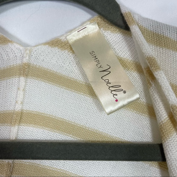 Simply Noelle, Poncho Sweater, In excellent condition!! - Picture 3 of 5